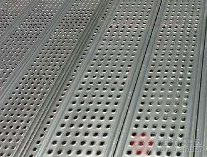 怎么快速安裝鋼跳板，鋼跳板發(fā)展前景如何