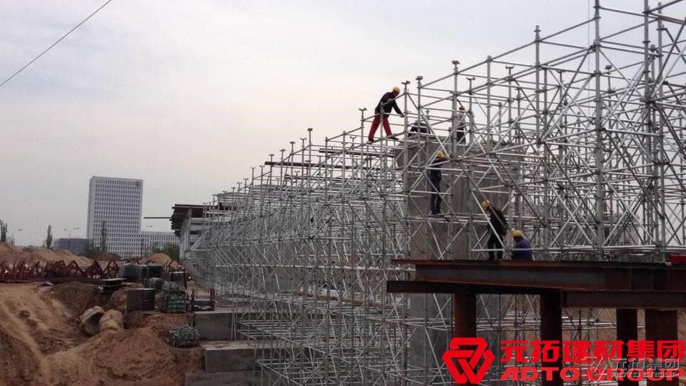 盤扣式腳手架在搭建時應(yīng)注意哪些？